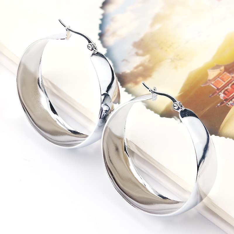 European and American fashion, simple personality, trendy women's exaggerated large earrings, titanium steel ear buckles, stainless steel wide-brimmed large earrings wholesale 2