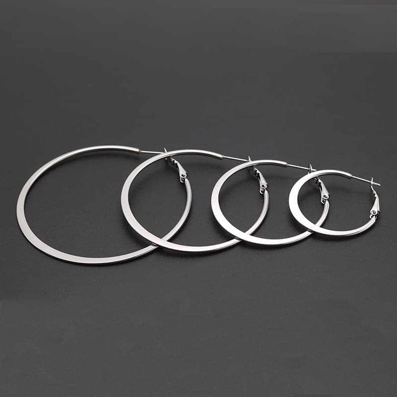 2023 European and American personalized flattened round exaggerated large earrings with tassels simple and fashionable C ear rings and ear buckles titanium steel new style