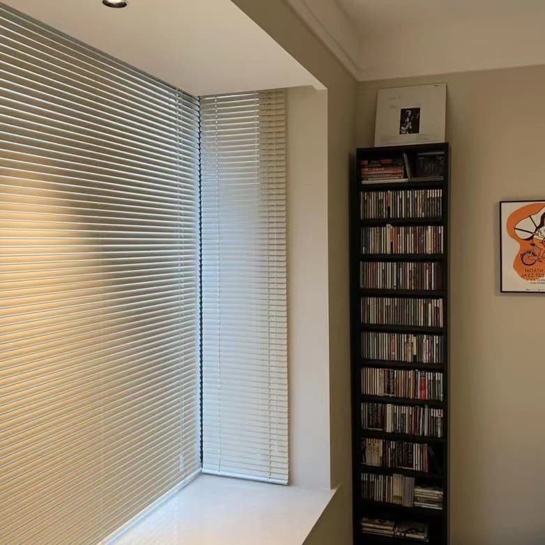 Venetian blinds are punch-free aluminum alloy kitchen bathroom waterproof roller blinds high shading office electric curtains Venetian blinds 3
