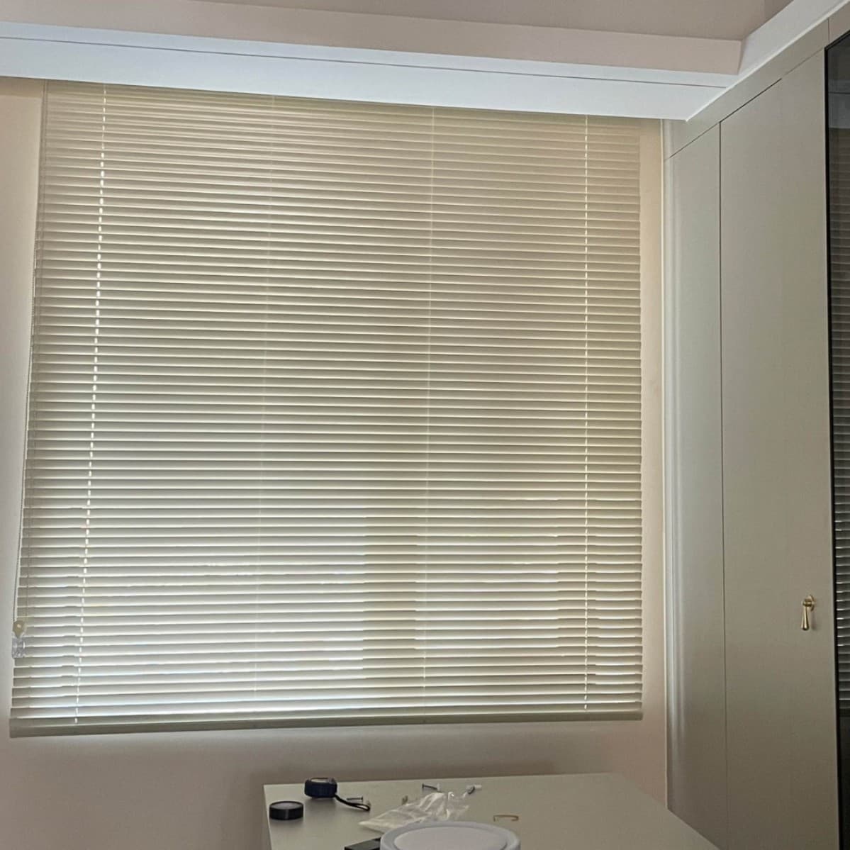 Venetian blinds are punch-free aluminum alloy kitchen bathroom waterproof roller blinds high shading office electric curtains Venetian blinds 4
