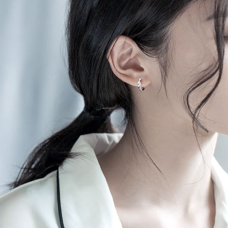 S925 silver earrings 2024 new trendy earrings for women with cold style niche circle earrings and versatile temperament 3