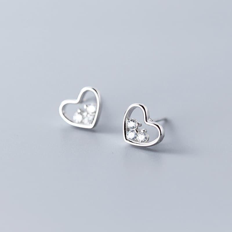 Heart-shaped earrings for women, cute, personalized, hollow love earrings, simple, piercing, temperament, small earrings, 2024 new style 5
