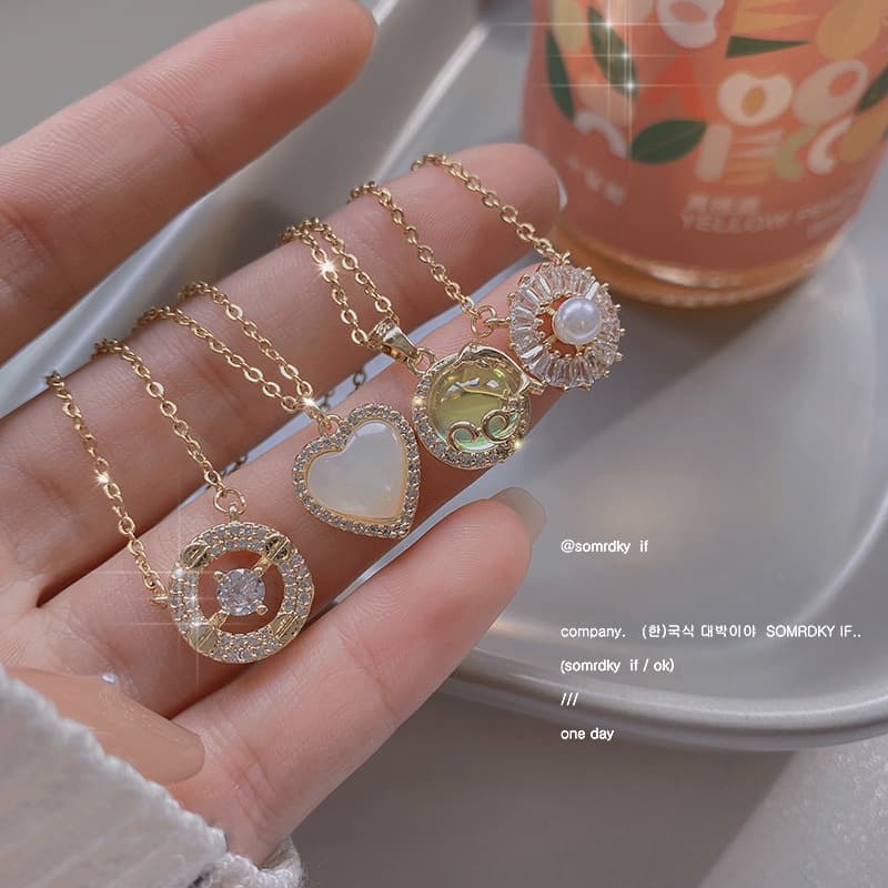 Korean retro titanium steel necklace women's versatile high-end pearl pendant ins style niche clavicle chain jewelry wholesale 5