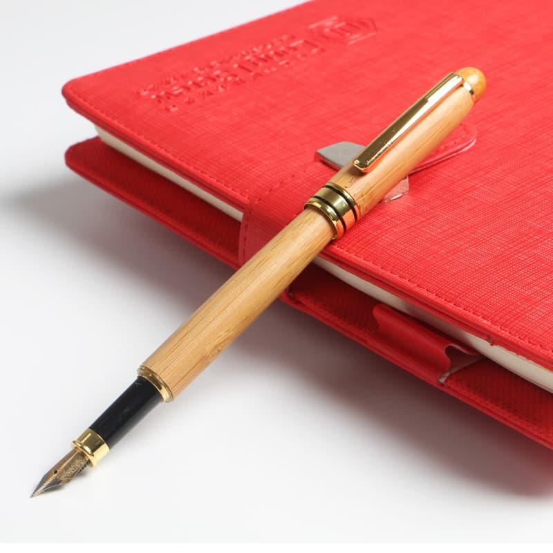 Wholesale bamboo pen set wooden ballpoint pen wooden pen signature pen gift box business graduation gift engraving pen 10