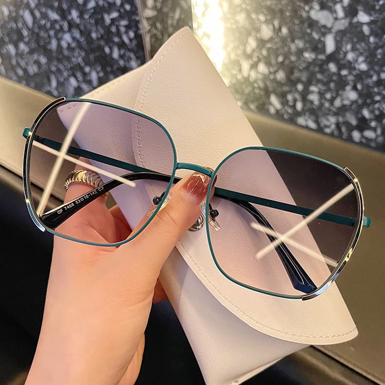 2026 New Internet Celebrity Fashion Sunglasses for Men, Korean Style Square Oval Sunglasses for Women, Personalized Anti-UV Glasses 2