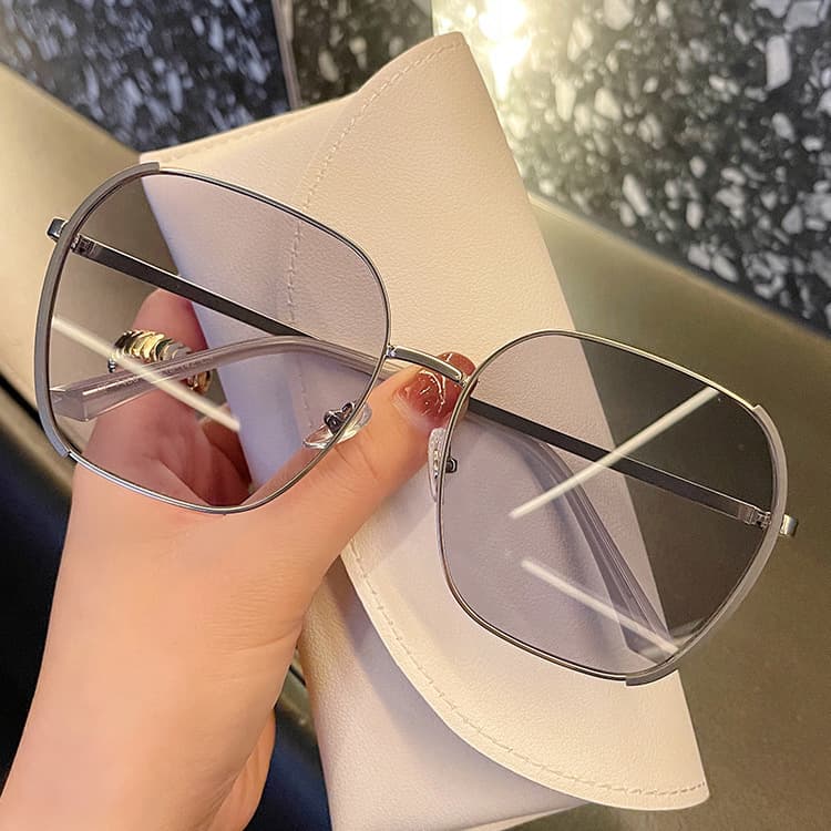 2026 New Internet Celebrity Fashion Sunglasses for Men, Korean Style Square Oval Sunglasses for Women, Personalized Anti-UV Glasses 5