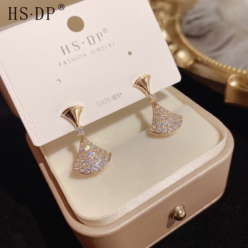S925 silver needle high-end light luxury elegant temperament small skirt earrings exquisite shiny full diamond fan-shaped ear jewelry trend 1