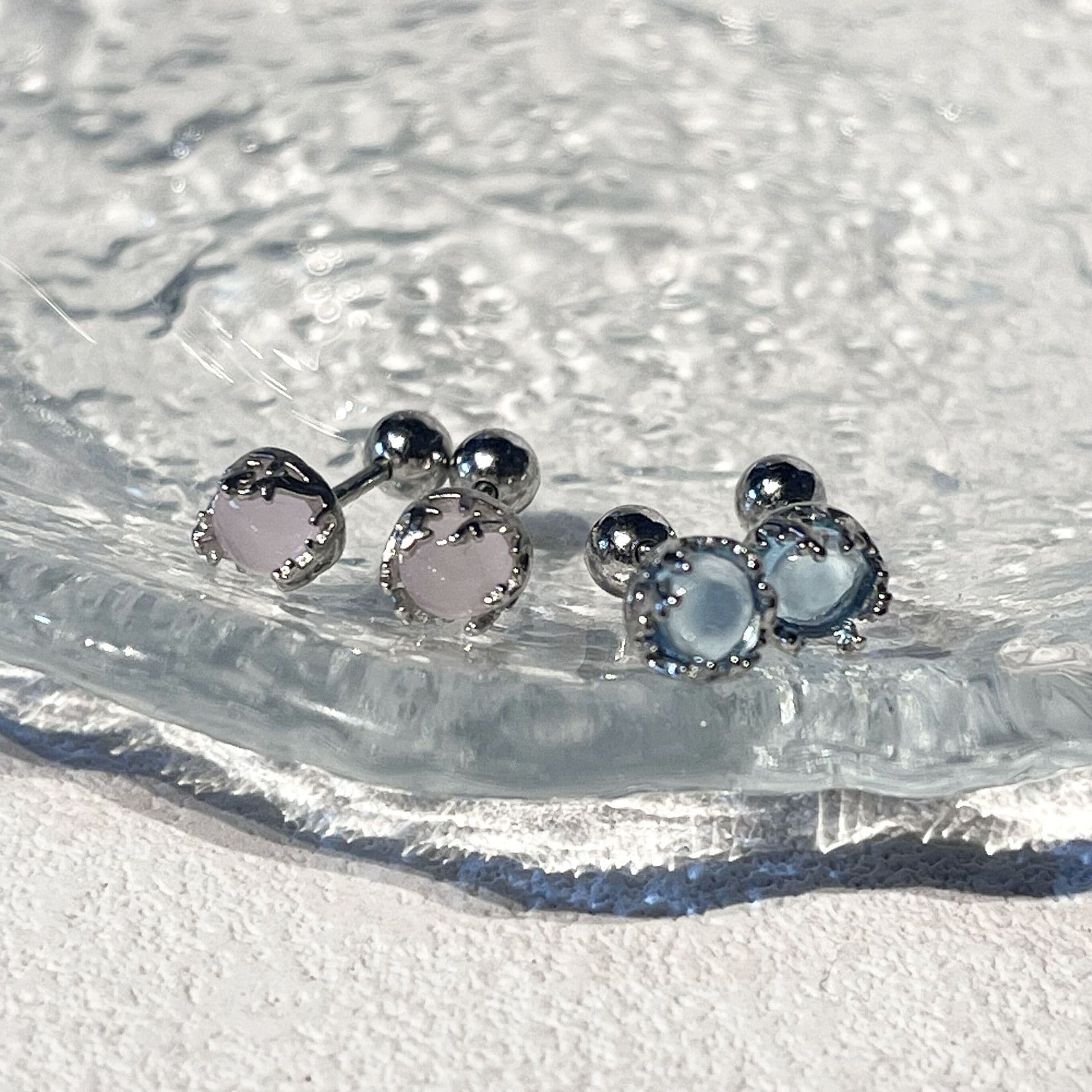 Blue lychee color fantasy forest style earrings for women, small and high-end screw-buckle ear bone cochlear nail niche earrings 2