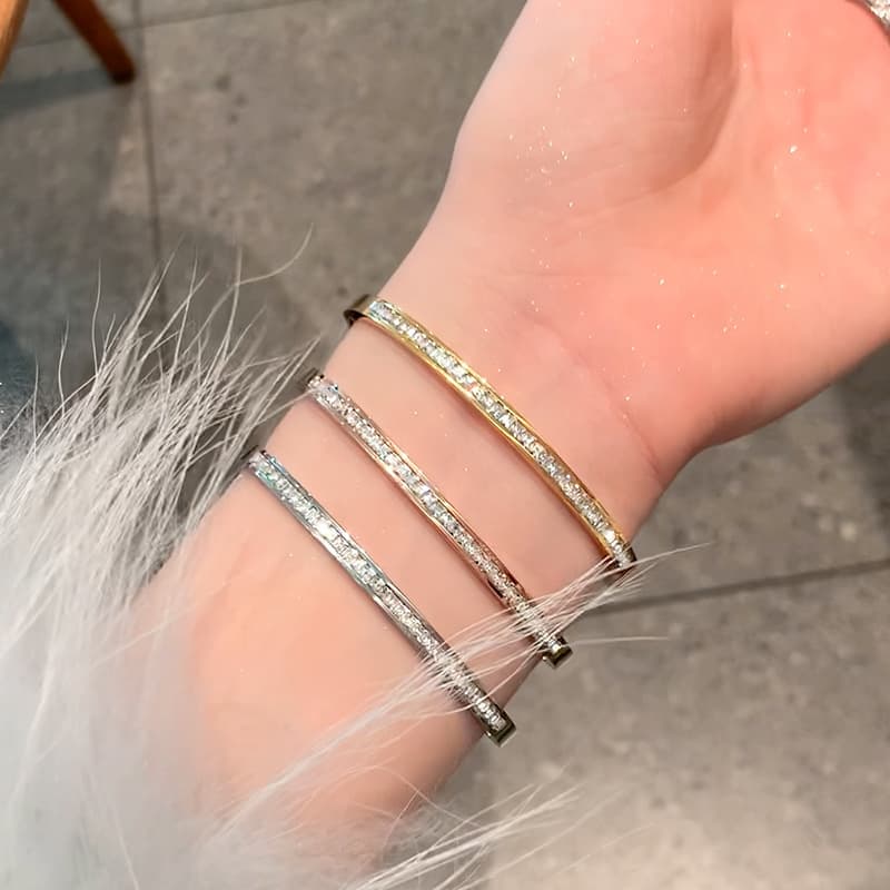 Wholesale baby's breath bracelet, titanium steel bracelet, popular stainless steel bracelet, women's hand accessories, high-end full diamond bracelet 1