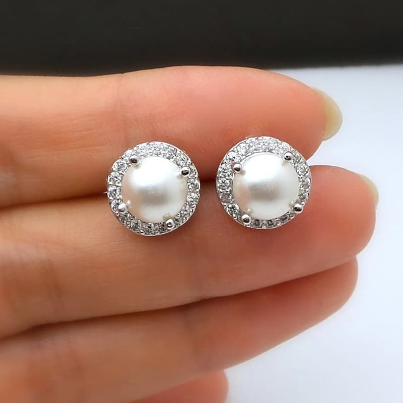 Cao Shi mini imitation pearl earrings for women French elegant temperament women's pearl earrings fashionable commuting accessories 3