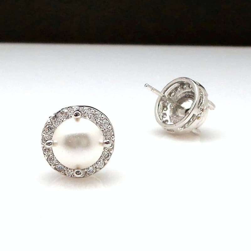 Cao Shi mini imitation pearl earrings for women French elegant temperament women's pearl earrings fashionable commuting accessories 5