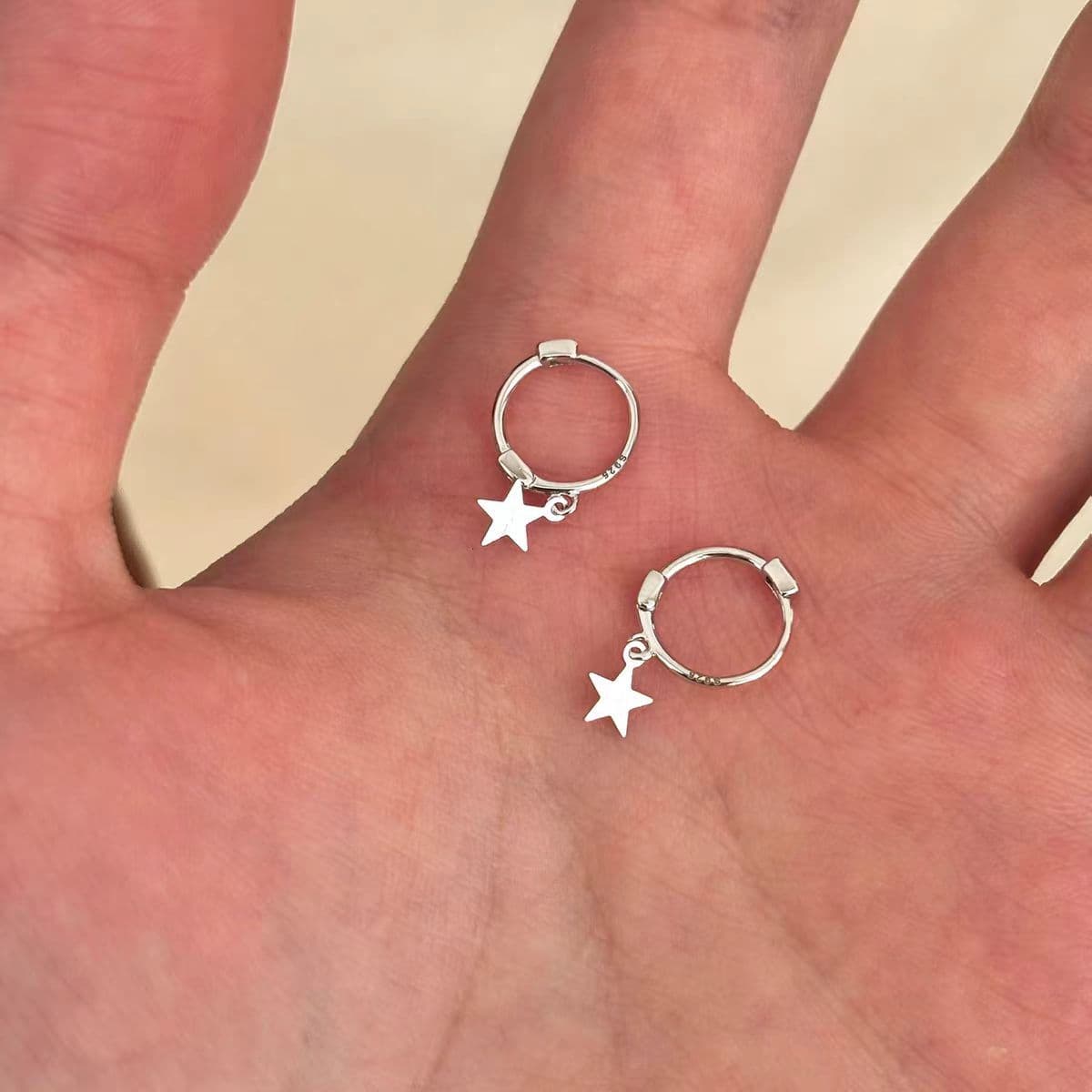 Small fresh five-pointed star earrings for women, sweet short earrings, Korean style temperament star earrings, earrings