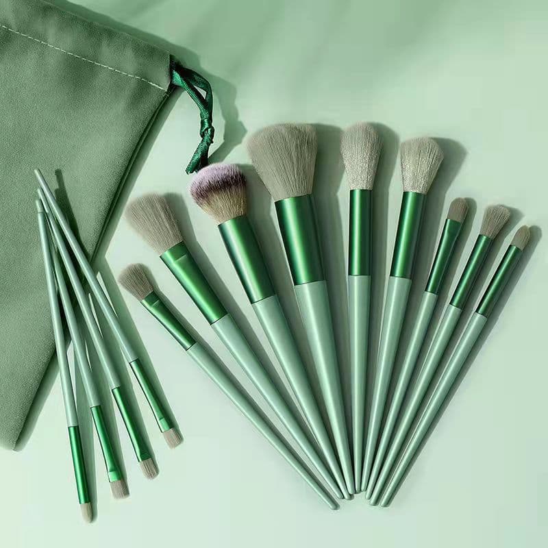 13-piece makeup brush set, milky white Four Seasons Green Latte dispersion powder brush, contour concealer eye shadow, a complete set 9