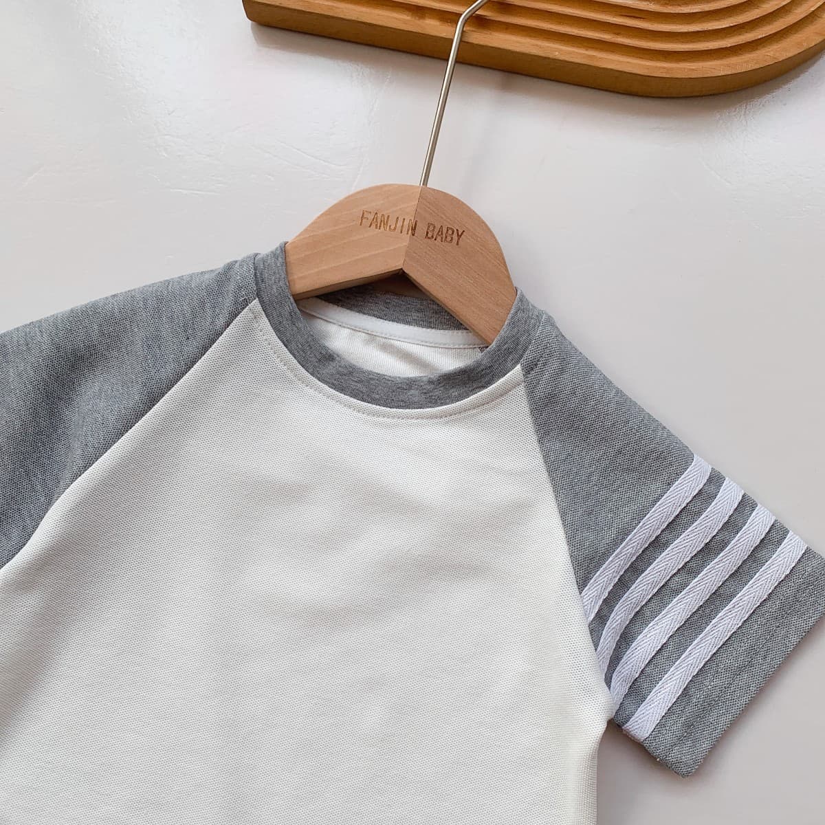 ins children's suit Korean style four-bar summer raglan sleeve short-sleeved top men's and women's baby shorts go out to match the trendy colors 4
