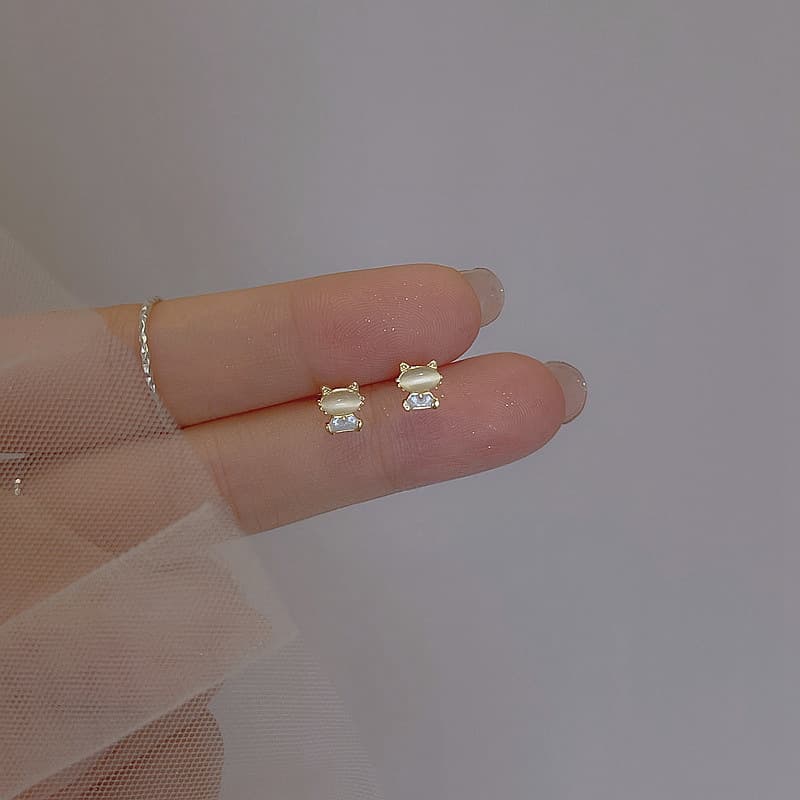 Cat's eye stone cat silver earrings for women, Korean style niche design, temperament, cute kitten earrings, no need to take them off when sleeping 2