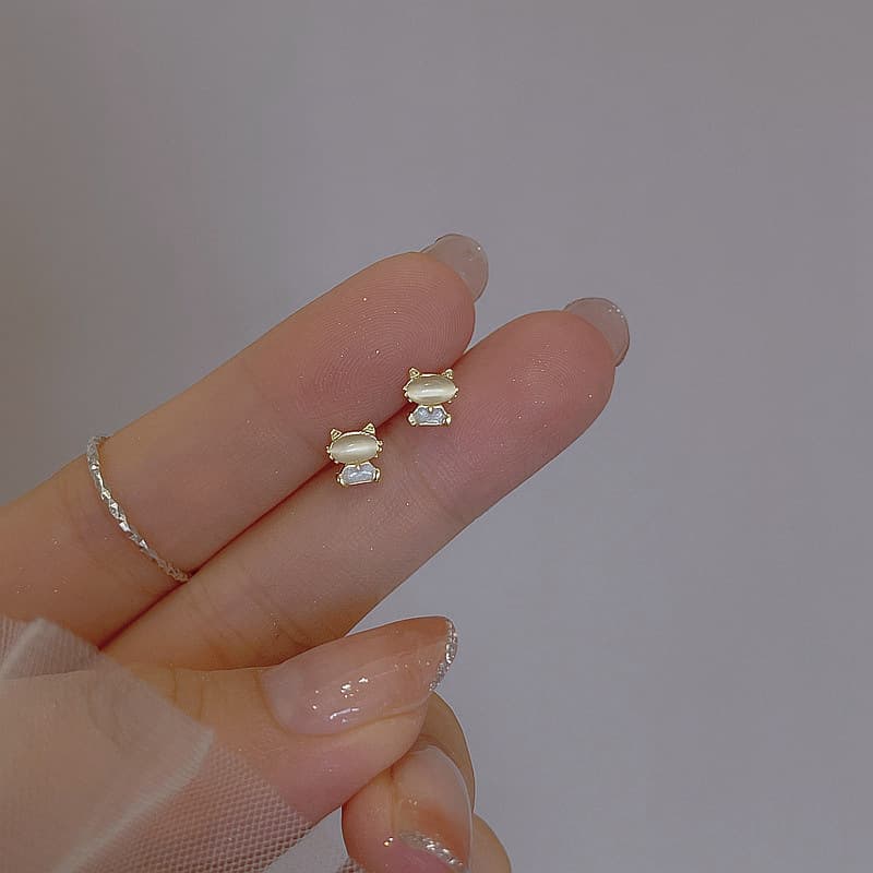Cat's eye stone cat silver earrings for women, Korean style niche design, temperament, cute kitten earrings, no need to take them off when sleeping 6
