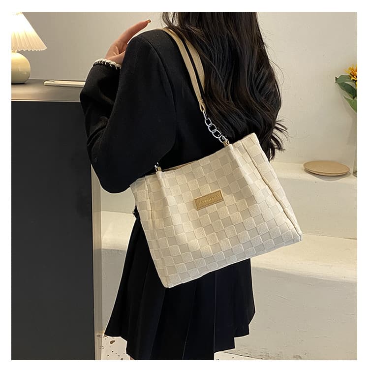 2026 new trendy large-capacity shoulder bag for women, fashionable and versatile underarm tote bag, casual portable commuting bag 2