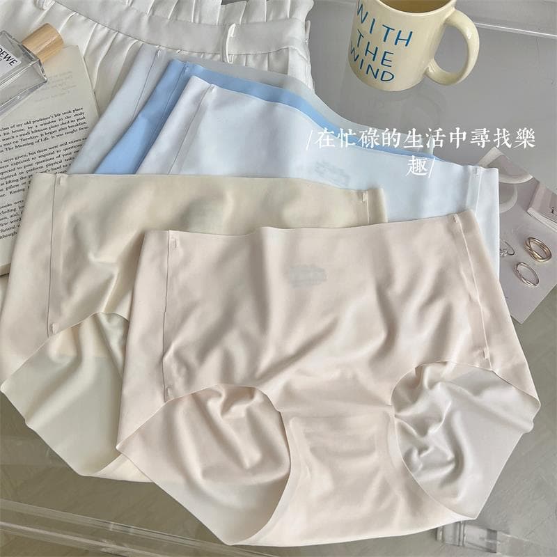 Women's Seamless Ice Silk Underwear Women's Summer Ultra-Thin Mid-waist No-Hip Peach Butt Sexy Sports Girls' Briefs 3