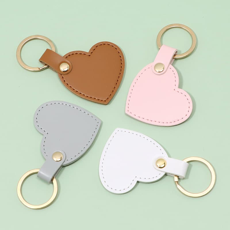 Fashionable heart-shaped leather keychain love metal car key ring pendant small fresh key chain decorative accessories 2