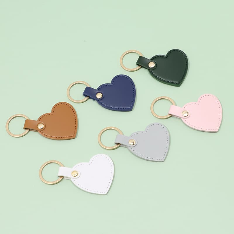 Fashionable heart-shaped leather keychain love metal car key ring pendant small fresh key chain decorative accessories 4