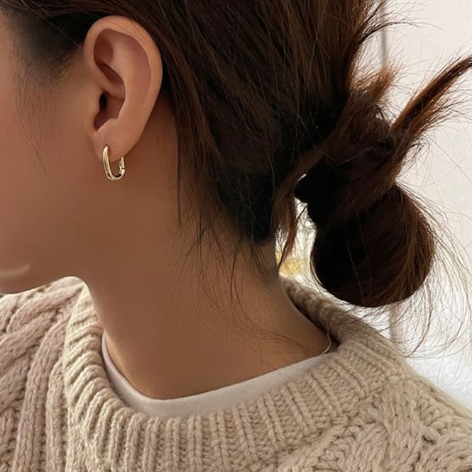 French U-shaped oval earrings for women, simple and cold style, niche design earrings, fashionable and versatile, retro temperament earrings 5