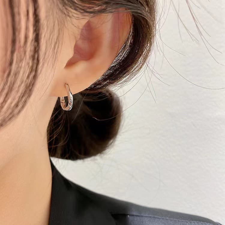 Pure silver ear buckle women's niche design 2023 new trendy earrings earrings high-end silver earrings to support pierced ears earrings 3