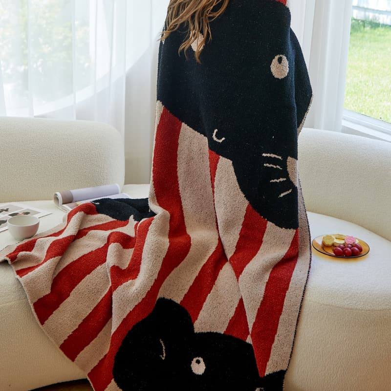 Household French elephant cartoon half-edge velvet knitted blanket sofa blanket shawl blanket picnic outdoor ins style 3