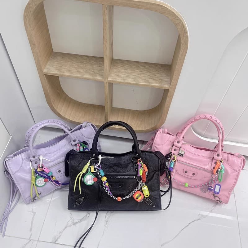 High-end hot girl punk biker bag large capacity tote shoulder crossbody portable fashionable simple Parisian women's bag 3