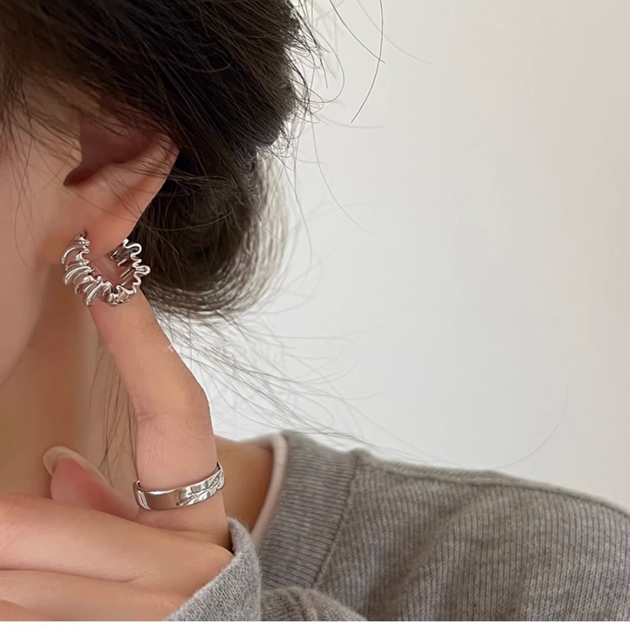 Irregular geometric element earrings, high-end retro irregular wavy pleated earrings, versatile ear jewelry wholesale 5