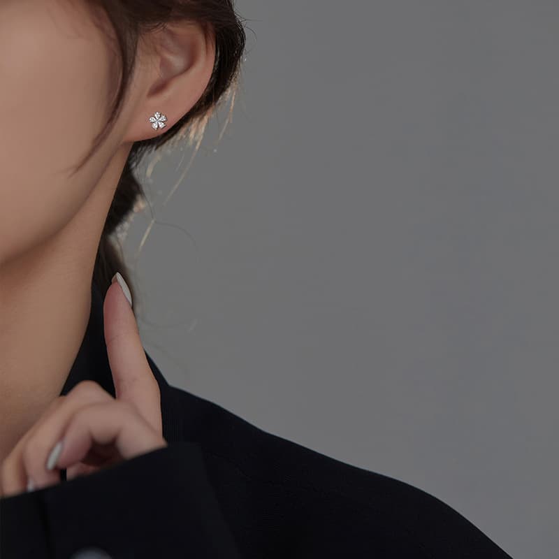 Flower Silver Earrings Simple and Exquisite Earrings 2023 New Style Personalized Light Luxury Fashion Niche Design Earrings 3