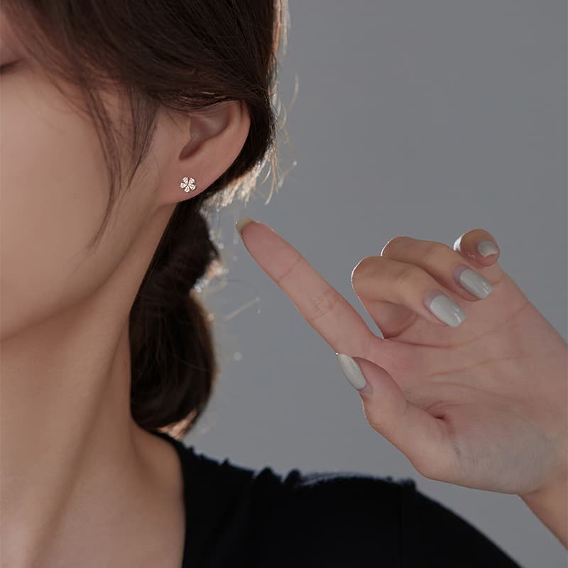Flower Silver Earrings Simple and Exquisite Earrings 2023 New Style Personalized Light Luxury Fashion Niche Design Earrings 5