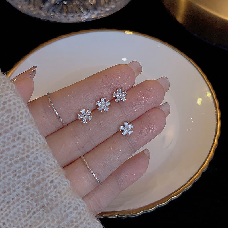 Flower Silver Earrings Simple and Exquisite Earrings 2023 New Style Personalized Light Luxury Fashion Niche Design Earrings 1