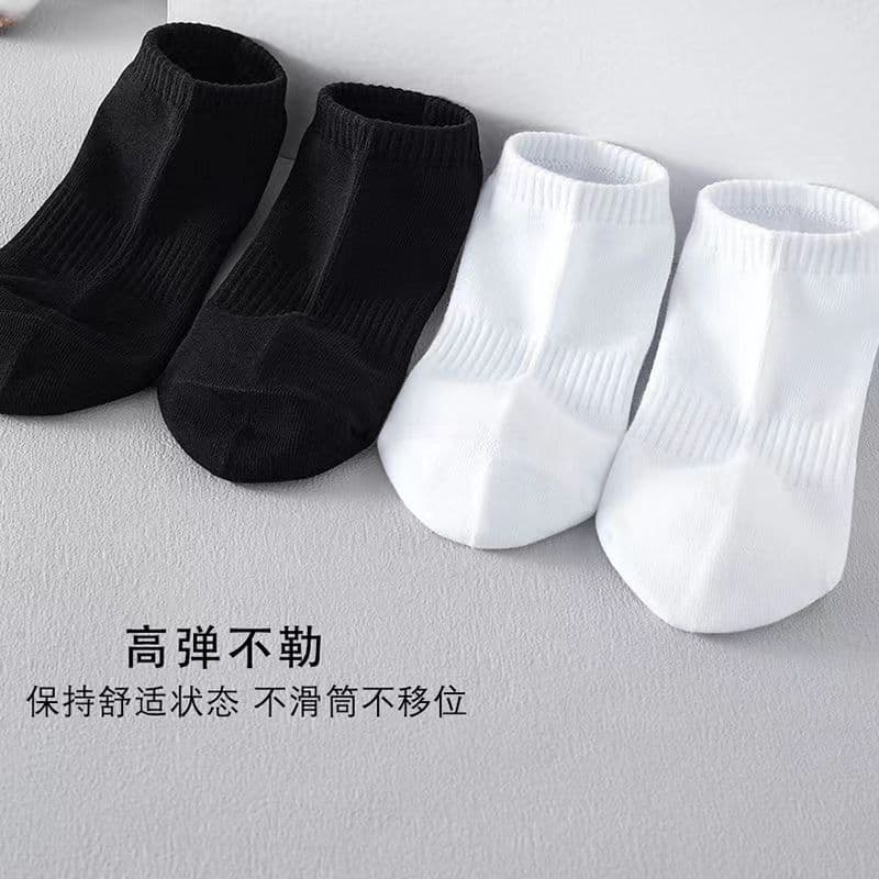 Versatile solid color minimalist black and white socks for men spring and autumn shallow mouth low-cut short-tube sports socks boat socks wholesale 3