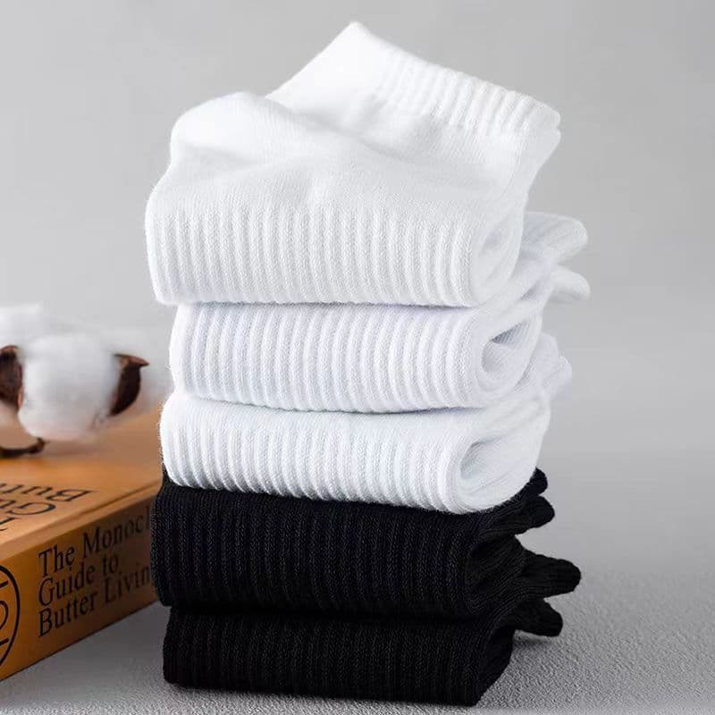 Versatile solid color minimalist black and white socks for men spring and autumn shallow mouth low-cut short-tube sports socks boat socks wholesale 4