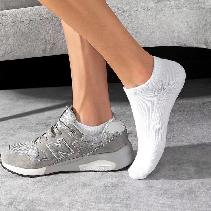 Versatile solid color minimalist black and white socks for men spring and autumn shallow mouth low-cut short-tube sports socks boat socks wholesale 5