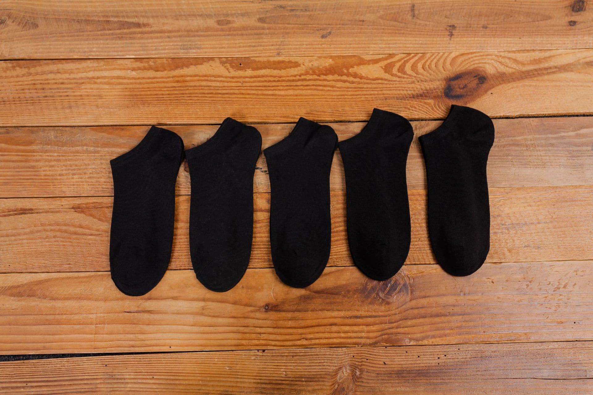 Versatile solid color minimalist black and white socks for men spring and autumn shallow mouth low-cut short-tube sports socks boat socks wholesale 7