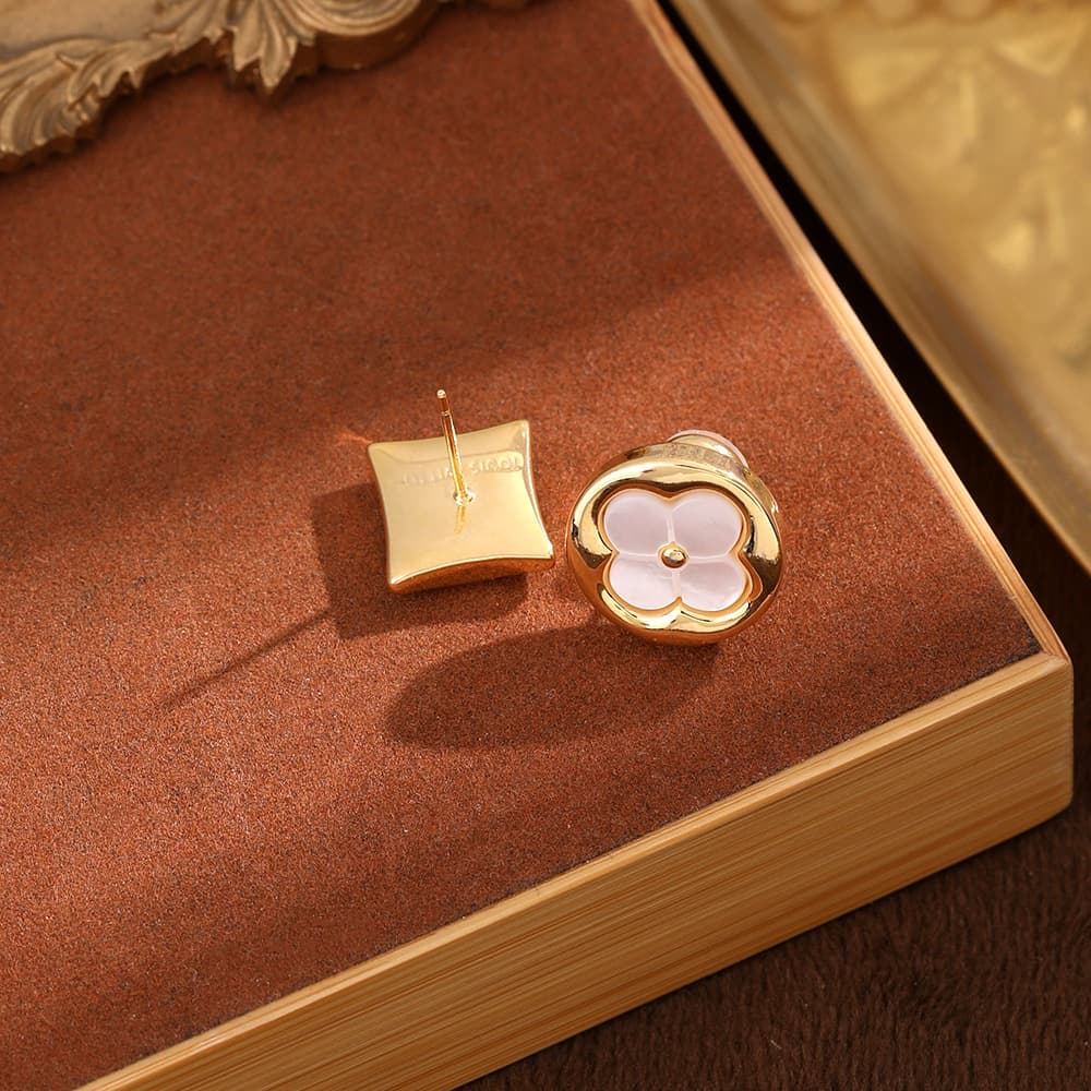 18K gold-plated copper-plated white shell four-leaf clover irregular earrings simple light luxury niche design earrings for daily wear 4