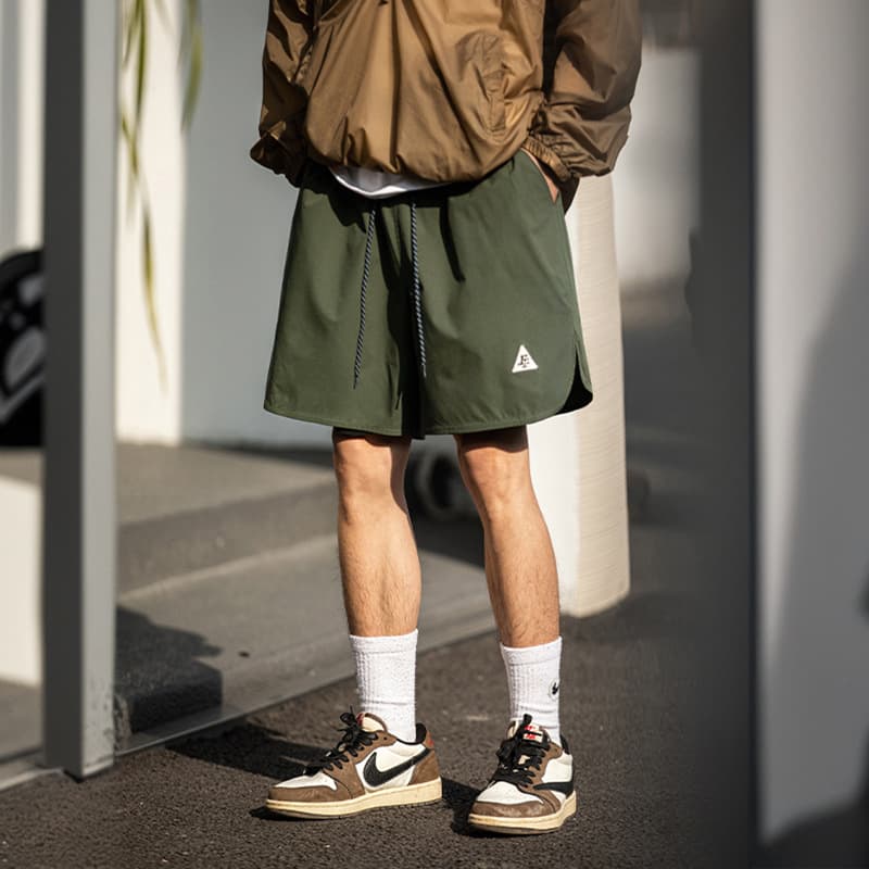 Hanlu Men's Loose Casual Shorts Hem Arc Slit Design Functional American Embroidery Sports Quarter Pants
