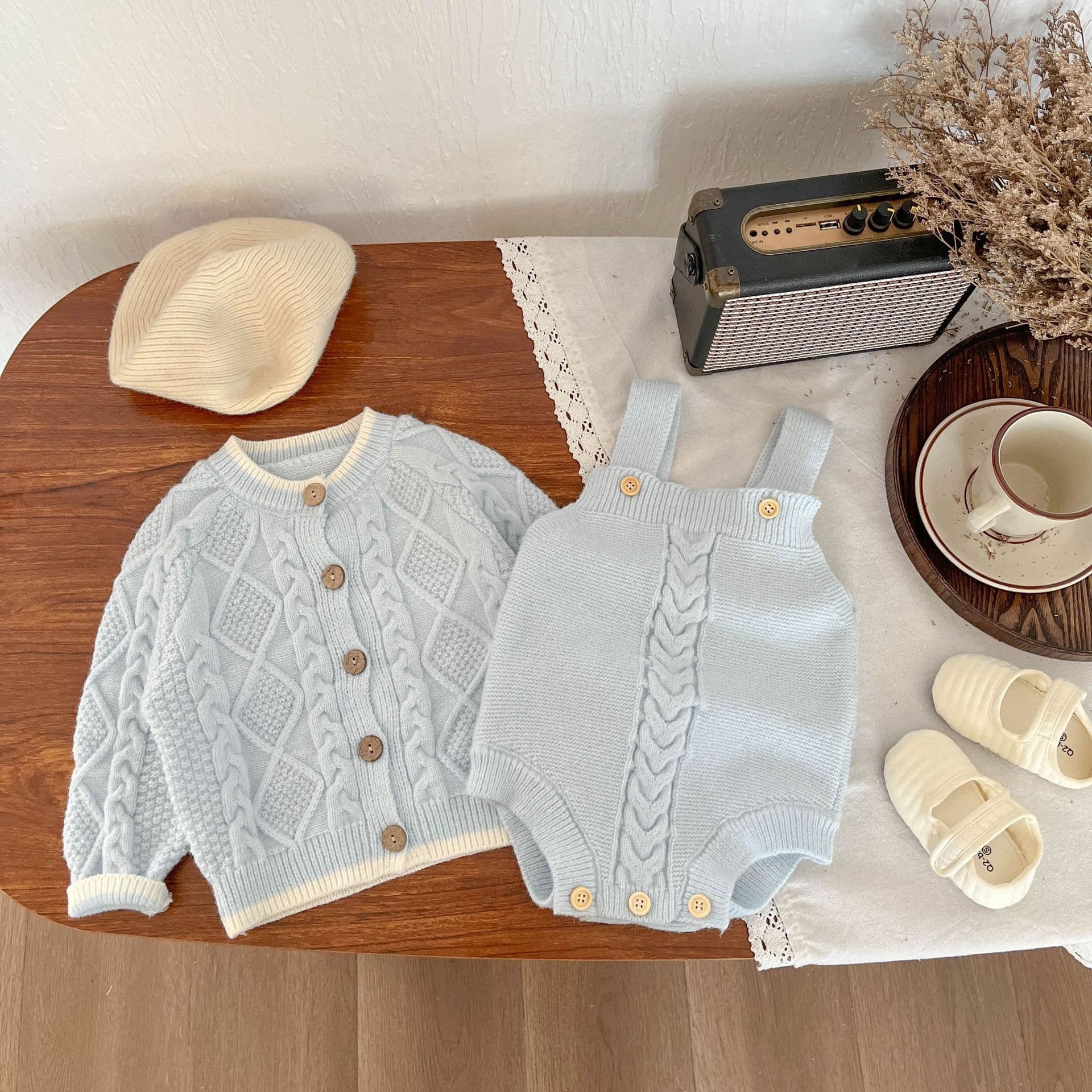 Baby clothes, spring and autumn, baby girl, fashionable suspender jumpsuit suit, baby girl, knitted sweater, cardigan, spring