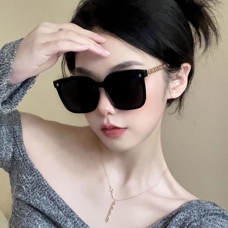 High-end sunglasses for women, slimming face, 2023 new style, chain leg star sunglasses, big face, slimming, black 5