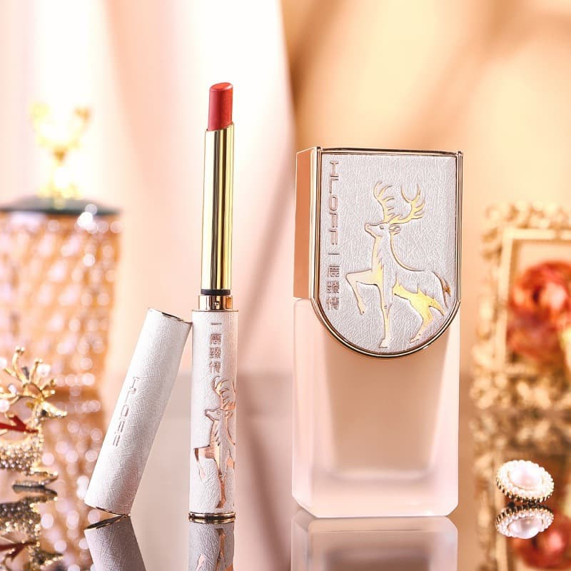 Han Luofei Yilu Zhenqing Beauty Makeup Kit Concealer Liquid Foundation Small Tube Lipstick Set Christmas Valentine’s Day Gift Box 3