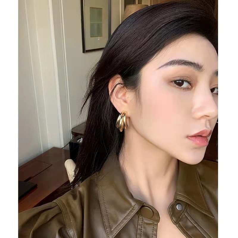 Ultra-light, versatile, simple texture, copper-plated real gold hollow tube arc earrings, fashionable temperament ins circle earrings 3