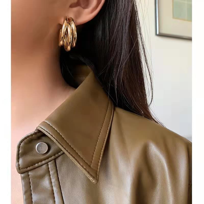 Ultra-light, versatile, simple texture, copper-plated real gold hollow tube arc earrings, fashionable temperament ins circle earrings 5