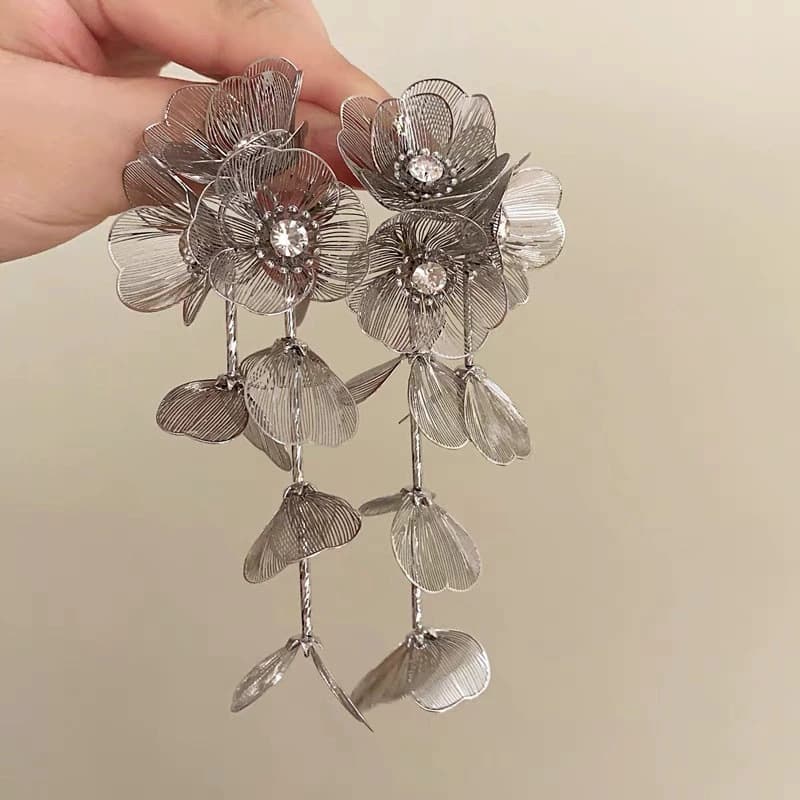 New style waterfall crow's feet long tassel earrings fashionable diamond-encrusted flowers personalized exaggerated design temperament earrings 4