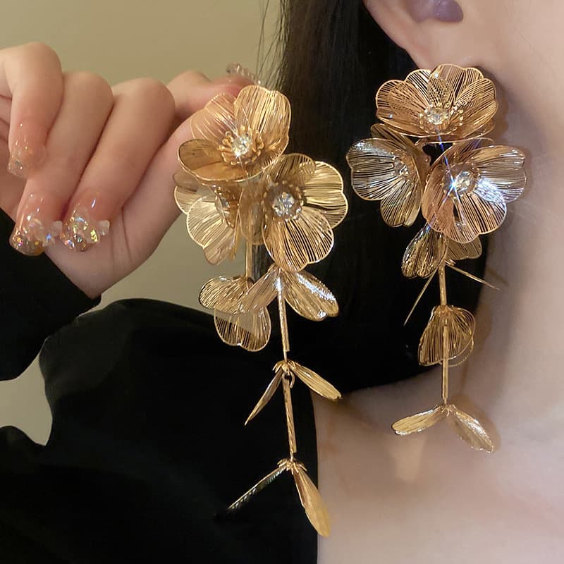 New style waterfall crow's feet long tassel earrings fashionable diamond-encrusted flowers personalized exaggerated design temperament earrings 1