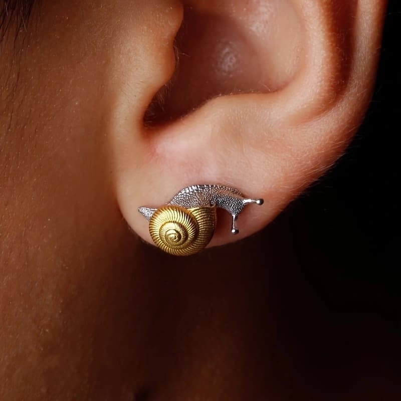 Amazon silver gold-plated snail earrings, personalized pair, temperament, fashionable and versatile, animal couple jewelry gift 1