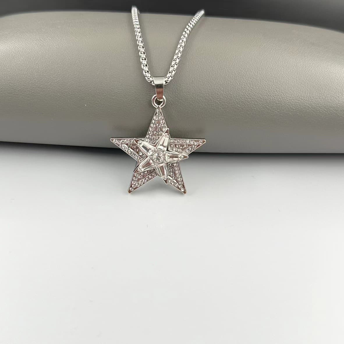 New rotating five-pointed star necklace full of diamond alloy pendant European and American street fashion personality popular jewelry sweater chain 4