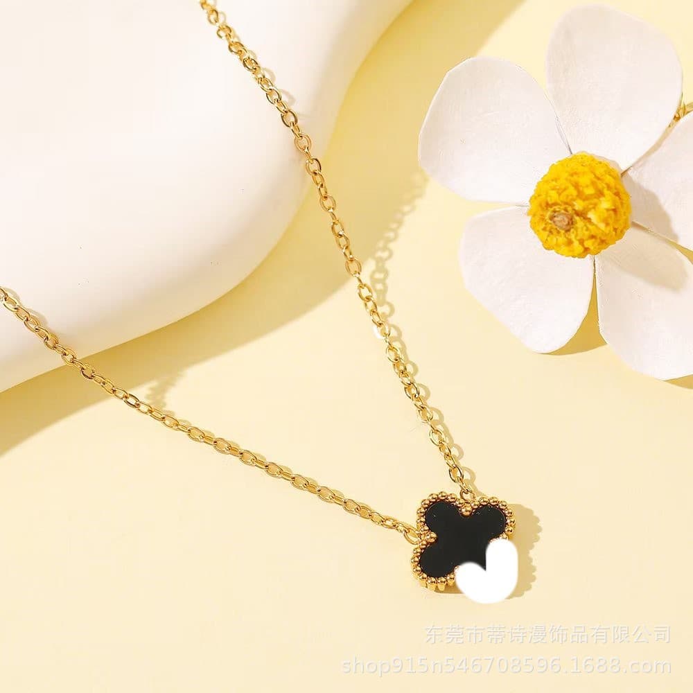 Lucky necklace for girls double-sided 13MM four-leaf clover necklace titanium steel 18K gold simple pendant light luxury Internet celebrity collarbone 3