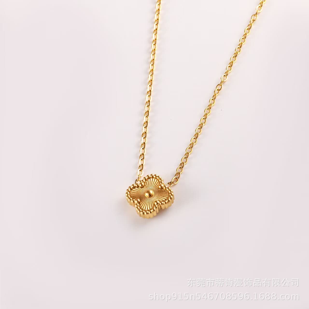 Lucky necklace for girls double-sided 13MM four-leaf clover necklace titanium steel 18K gold simple pendant light luxury Internet celebrity collarbone 8