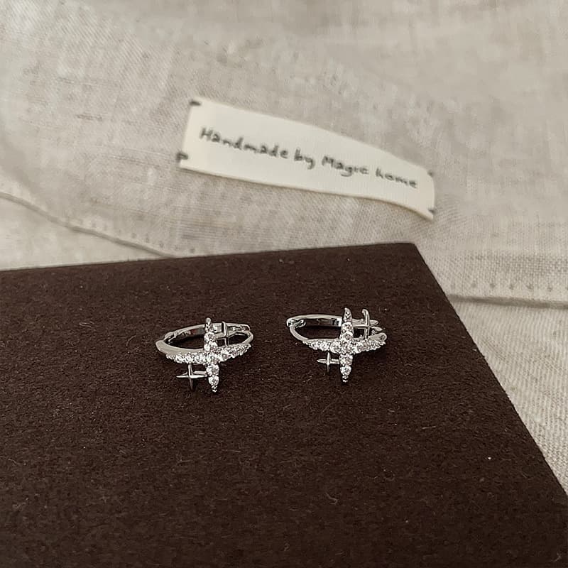 Light luxury fine sparkling zircon four-pointed star earrings for women retro elegant personality trend fashion temperament versatile earrings earrings